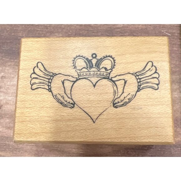 W. M. Rubber stamp D3353 Heart Wings Crown Fine Line Classics inkadinkadoo - Picture 1 of 5